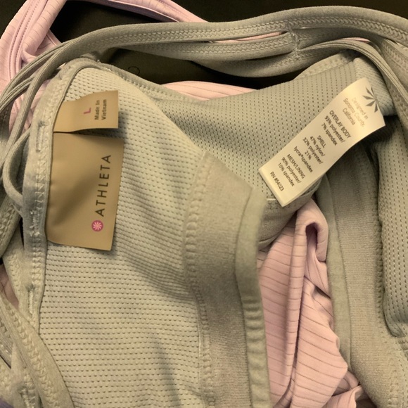 Athleta two piece workout top. Attached at top of shoulder. Size L - Picture 5 of 5